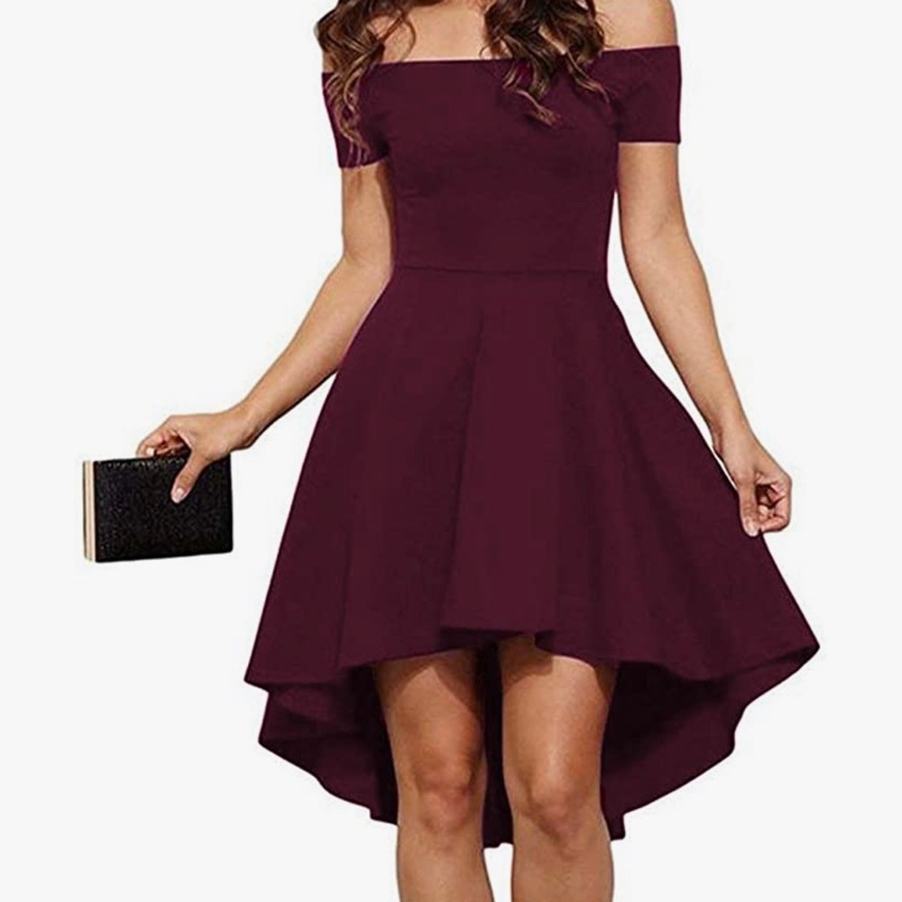 Off the shoulder Sarin Matthew’s maroon dress